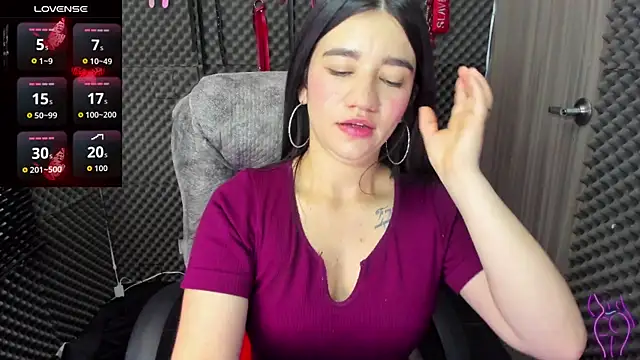 Snapshot of lilihot_ chatting on 11/06/25, 03:35 lilihot online show from 11/06/25, 03:35