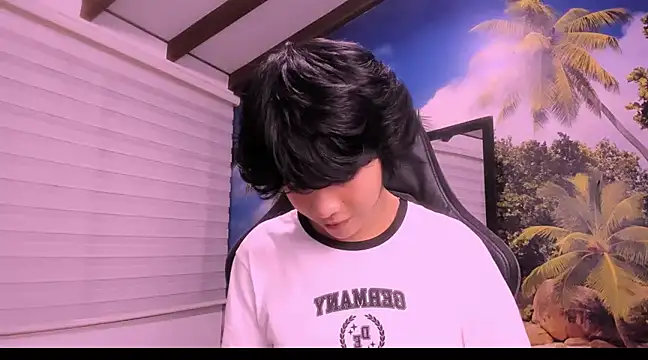 AllanYong18 online show from 01/24/25, 12:52