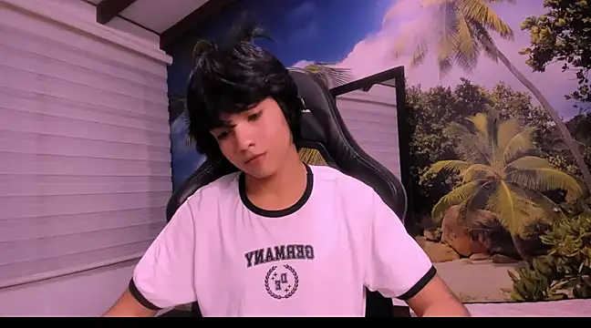 AllanYong18 online show from 01/25/25, 06:55