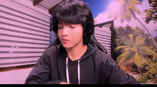 AllanYong18 online show from 01/30/25, 03:33