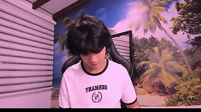 AllanYong18 online show from 02/01/25, 05:07