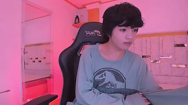 AllanYong18 online show from 03/05/25, 04:24