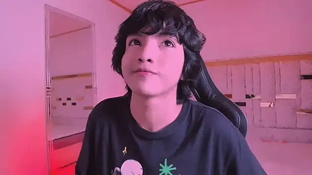 AllanYong18 online show from 03/15/25, 10:24