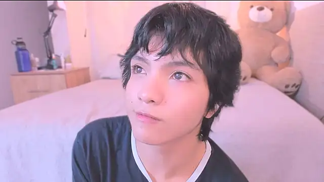 AllanYong18 online show from 09/18/25, 07:43