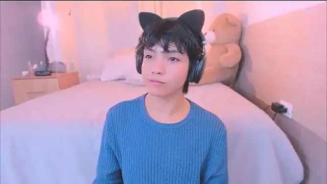 AllanYong18 online show from 09/22/25, 07:43