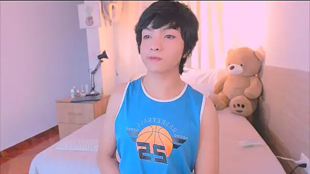 AllanYong18 online show from 10/12/25, 09:14