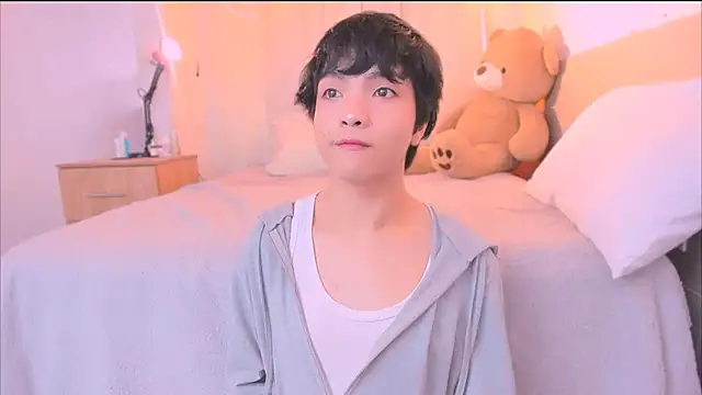 AllanYong18 online show from 10/28/25, 12:52