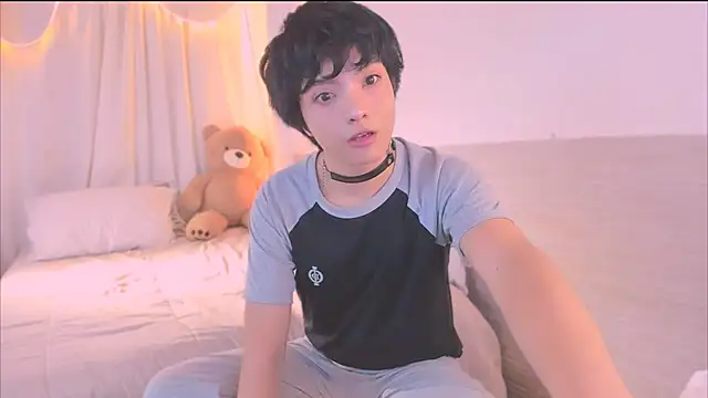 AllanYong18 online show from 11/17/25, 02:23