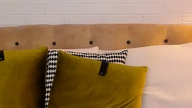 SarahGrays online show from 11/17/25, 05:30