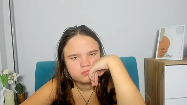 Snapshot of AdeleCruz chatting on 10/21/25, 07:09 AdeleCruz online show from 10/21/25, 07:09