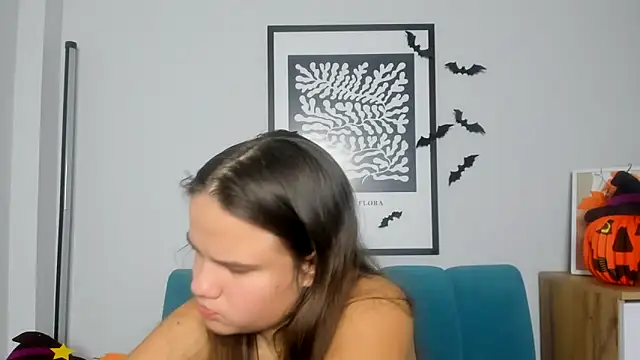 Snapshot of AdeleCruz chatting on 10/28/25, 08:07 AdeleCruz online show from 10/28/25, 08:07