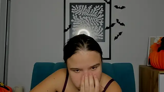 Snapshot of AdeleCruz chatting on 11/01/25, 08:05 AdeleCruz online show from 11/01/25, 08:05