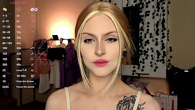 Emily  Mooree online show from 11/03/25, 03:30