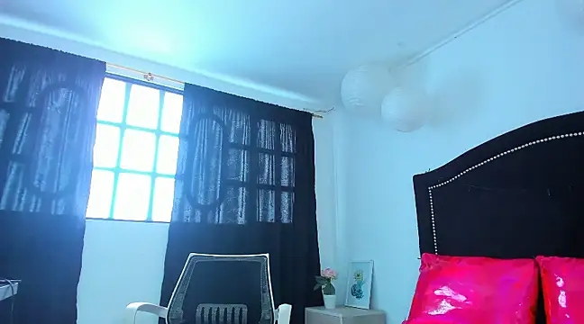 Snapshot of Cleo_Hott chatting on 02/04/25, 06:38 Cleo Hott online show from 02/04/25, 06:38