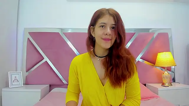 Snapshot of MiaQueen021 chatting on 11/12/25, 12:49 MiaQueen021 online show from 11/12/25, 12:49