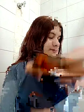 Snapshot of MiaQueen021 chatting on 11/24/25, 08:41 MiaQueen021 online show from 11/24/25, 08:41