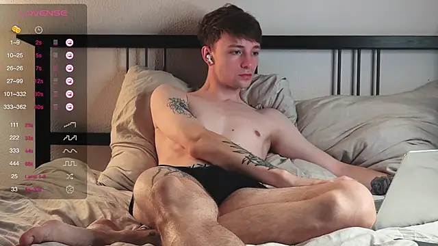 Snapshot of Calvin_Polanski chatting on 10/10/25, 06:23 Calvin Polanski online show from 10/10/25, 06:23