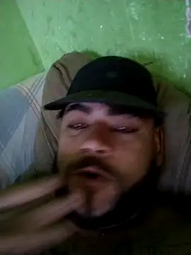 Snapshot of safado0027 chatting on 10/16/25, 10:16 safado0027 online show from 10/16/25, 10:16