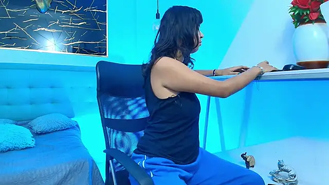 gabriela cortez online show from 11/19/25, 01:33