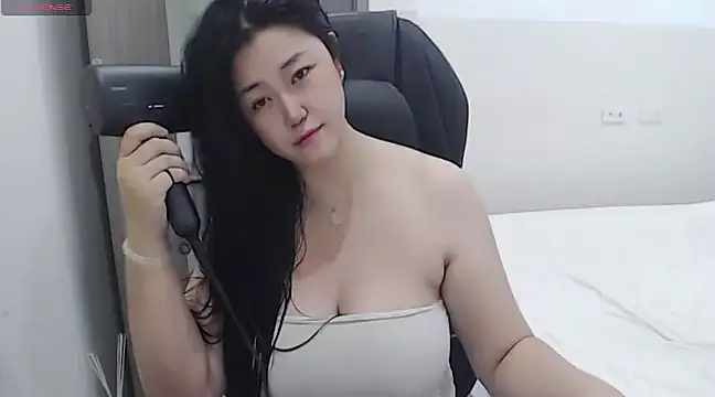 Snapshot of minnie9009 chatting on 03/02/25, 04:50 minnie9009 online show from 03/02/25, 04:50