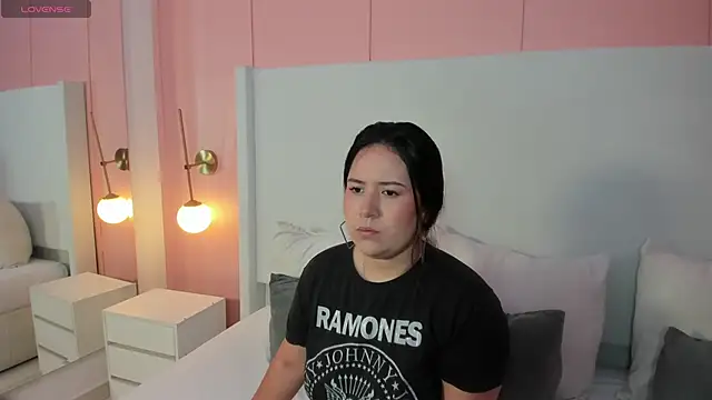 zoes milee online show from 10/02/25, 11:17