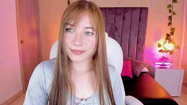 Snapshot of Dahlia_Rousse chatting on 09/15/25, 01:33 Dahlia Rousse online show from 09/15/25, 01:33