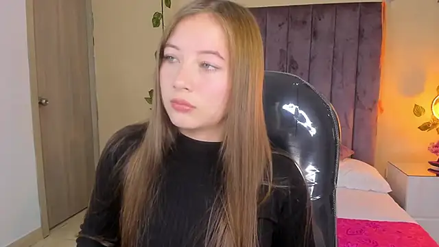 Dahlia Rousse online show from 10/18/25, 10:10