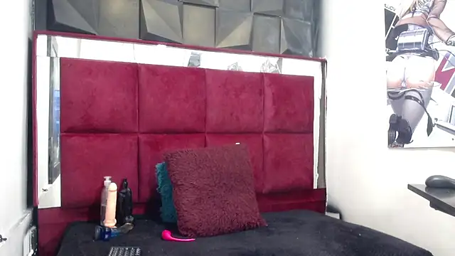 Snapshot of SolEvanss chatting on 10/22/25, 03:23 SolEvanss online show from 10/22/25, 03:23