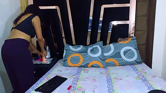 Snapshot of SolEvanss chatting on 10/28/25, 02:20 SolEvanss online show from 10/28/25, 02:20