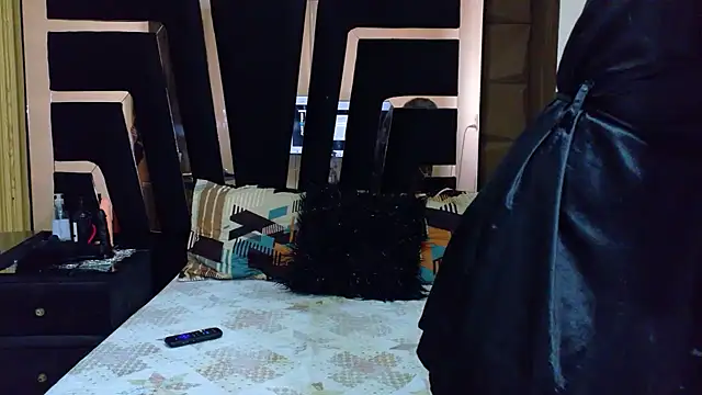 Snapshot of SolEvanss chatting on 11/08/25, 02:06 SolEvanss online show from 11/08/25, 02:06