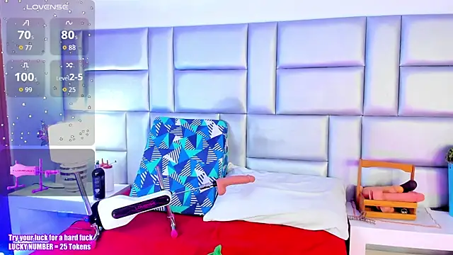 Snapshot of LovelyNickii chatting on 10/17/25, 12:52 LovelyNickii online show from 10/17/25, 12:52