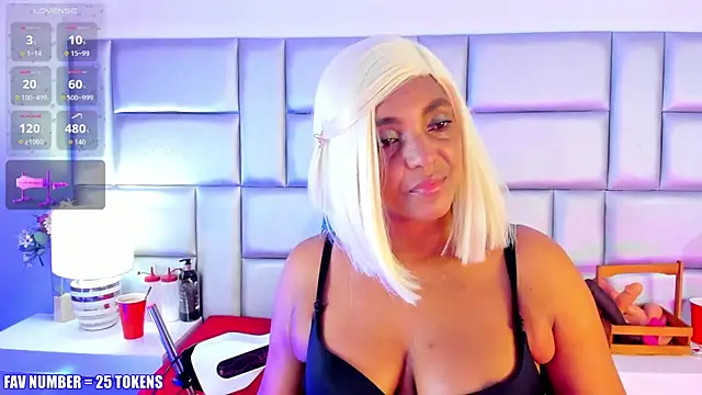 Snapshot of LovelyNickii chatting on 11/05/25, 12:49 LovelyNickii online show from 11/05/25, 12:49