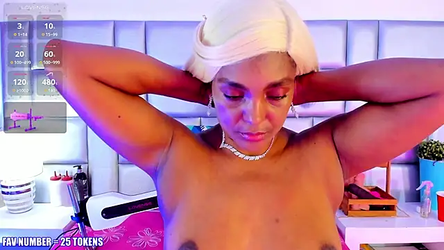 Snapshot of LovelyNickii chatting on 11/06/25, 12:39 LovelyNickii online show from 11/06/25, 12:39