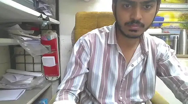 Snapshot of cute_modell chatting on 02/25/25, 08:14 cute modell online show from 02/25/25, 08:14