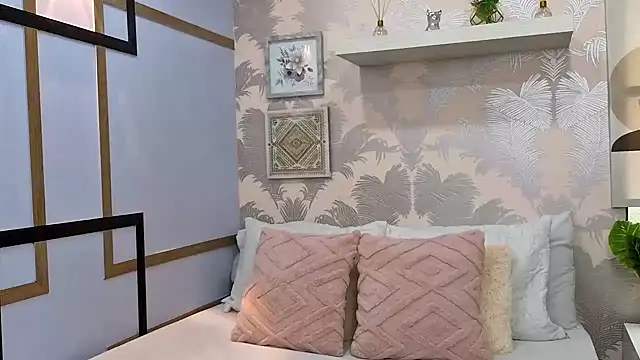 CharlotteGraay online show from 11/06/25, 07:48