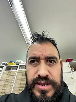 Snapshot of leonardohot1987 chatting on 01/21/25, 05:20 leonardohot1987 online show from 01/21/25, 05:20