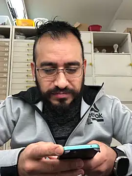 Snapshot of leonardohot1987 chatting on 01/24/25, 05:42 leonardohot1987 online show from 01/24/25, 05:42