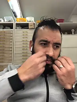 Snapshot of leonardohot1987 chatting on 01/30/25, 05:39 leonardohot1987 online show from 01/30/25, 05:39