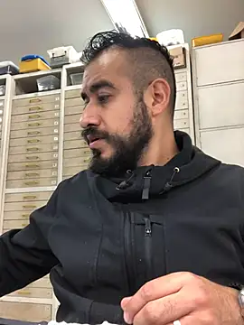 Snapshot of leonardohot1987 chatting on 02/04/25, 05:34 leonardohot1987 online show from 02/04/25, 05:34