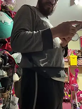 Snapshot of leonardohot1987 chatting on 02/19/25, 04:12 leonardohot1987 online show from 02/19/25, 04:12