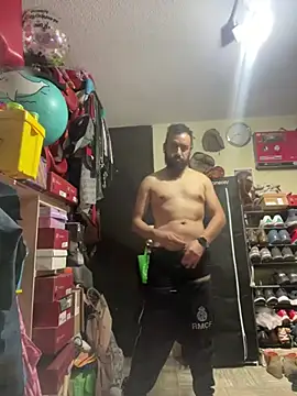 Snapshot of leonardohot1987 chatting on 02/28/25, 05:15 leonardohot1987 online show from 02/28/25, 05:15