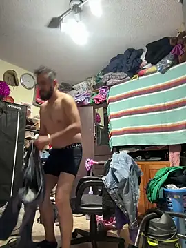 Snapshot of leonardohot1987 chatting on 03/05/25, 02:57 leonardohot1987 online show from 03/05/25, 02:57