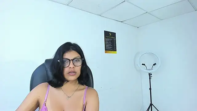 Salmaportman69 online show from 10/17/25, 03:31