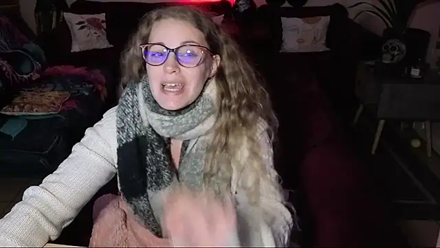 Snapshot of Miss_luxiole chatting on 11/07/25, 05:35 Miss luxiole online show from 11/07/25, 05:35