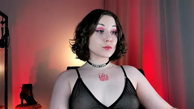 Eva Moss  online show from 10/15/25, 02:39