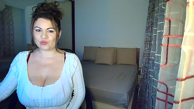 VixenVibesX online show from 10/26/25, 08:37