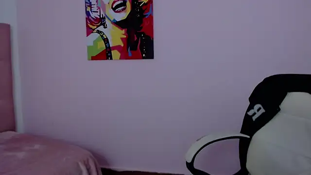 Snapshot of candyre chatting on 02/08/25, 01:44 candyre online show from 02/08/25, 01:44