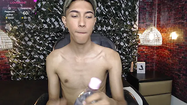 Snapshot of HarolddXL chatting on 02/22/25, 01:35 HarolddXL online show from 02/22/25, 01:35