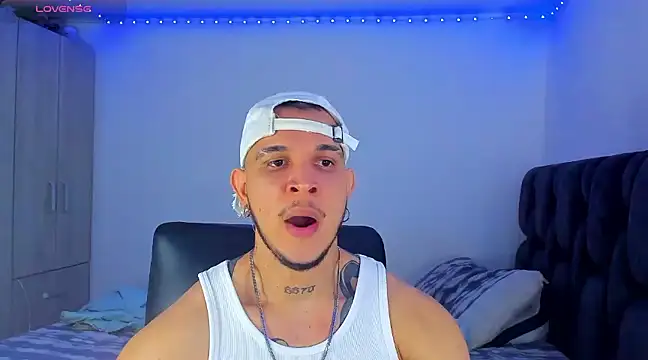 Snapshot of austinoficial chatting on 02/13/25, 09:17 austinoficial online show from 02/13/25, 09:17