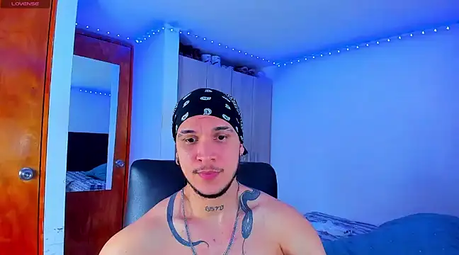 Snapshot of austinoficial chatting on 02/21/25, 08:49 austinoficial online show from 02/21/25, 08:49
